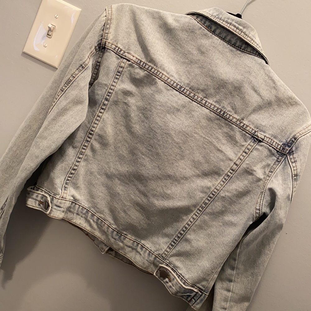 Cropped Jean Jacket - Picture 3 of 3